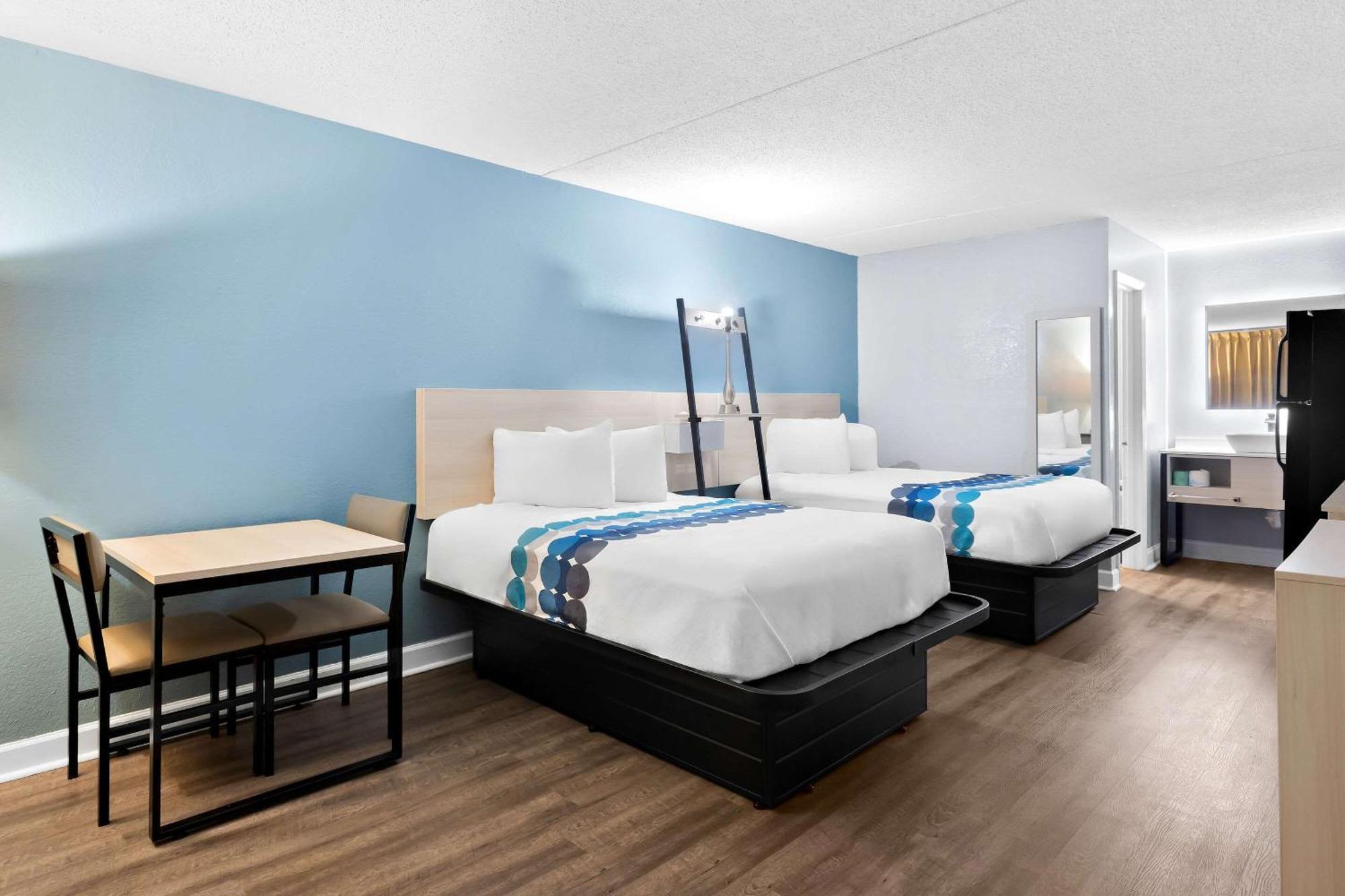 Suburban Studios By Choice Hotels - Award Winning - New 2024 - Walk To Eateries & Grocery - Ultra Sparkling - Garden Rooms - Designer Lighting & Right Off I-95 - Proudly An All American Managed Property Brunswick Bagian luar foto