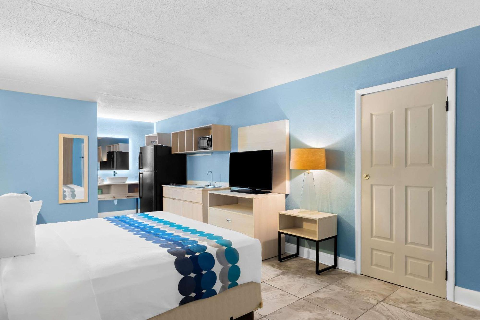 Suburban Studios By Choice Hotels - Award Winning - New 2024 - Walk To Eateries & Grocery - Ultra Sparkling - Garden Rooms - Designer Lighting & Right Off I-95 - Proudly An All American Managed Property Brunswick Bagian luar foto