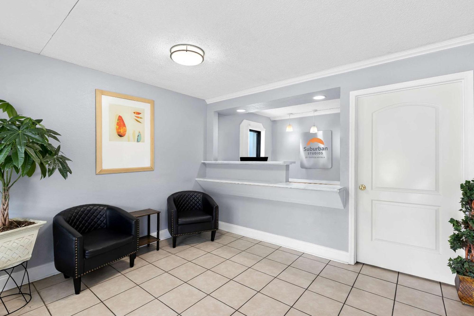 Suburban Studios By Choice Hotels - Award Winning - New 2024 - Walk To Eateries & Grocery - Ultra Sparkling - Garden Rooms - Designer Lighting & Right Off I-95 - Proudly An All American Managed Property Brunswick Bagian luar foto